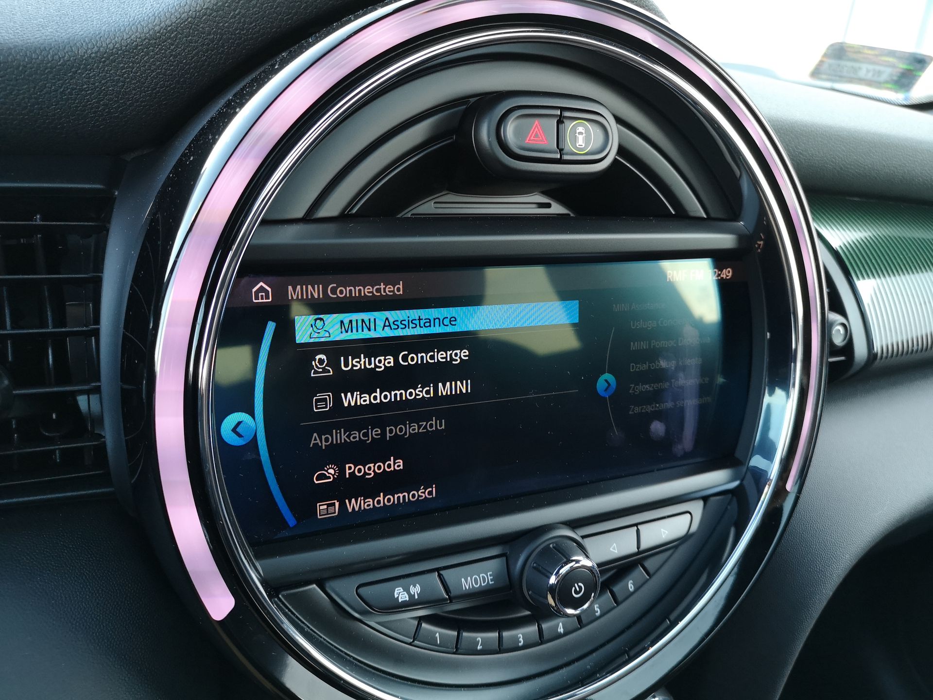 MINI Cooper S: aplikacja MINI Connected, obsługa systemu oraz audio Harman Kardon 4