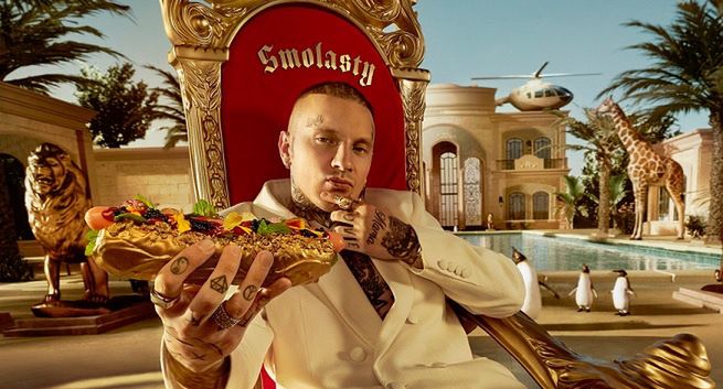 Smolasty reklamuje parówki Tarczyński