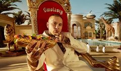 Smolasty reklamuje parówki Tarczyński