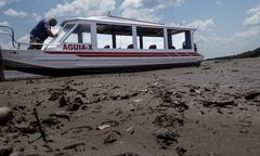 Zniknęły rzeki. Statki utknęły w suchych korytach w Amazonii