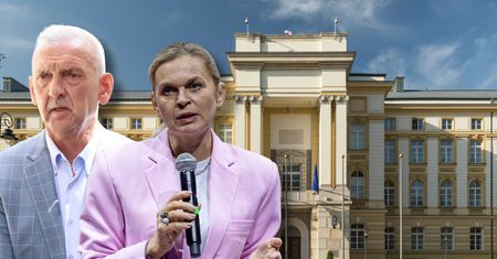Nauczyciele stawią się przed KPRM. Wielki protest na koniec wakacji