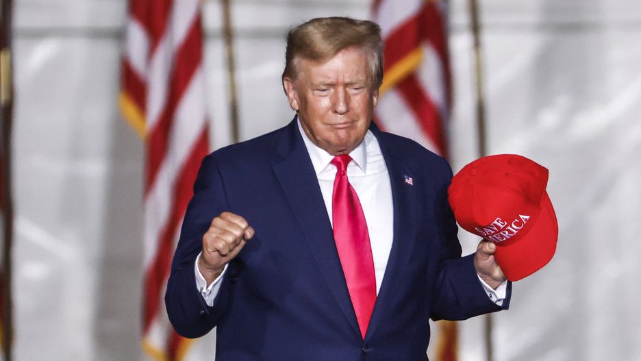Donald J. Trump holds Save America rally in Wisconsin
epa10108200 Former US President Donald J. Trump arrives at a Save America Rally in Waukesha, Wisconsin, USA, 05 August 2022. Trump was campaigning for Wisconsin Republican gubernatorial Tim Michaels, US Senator Ron Johnson and US House candidate Derrick Van Orden. Voters go the polls to vote in the primary election on 09 August.  EPA/TANNEN MAURY 
Dostawca: PAP/EPA.
TANNEN MAURY