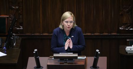 Rząd dalej walczy z wiatrakami. "Obóz Zjednoczonej Prawicy zablokował to kolejny raz"