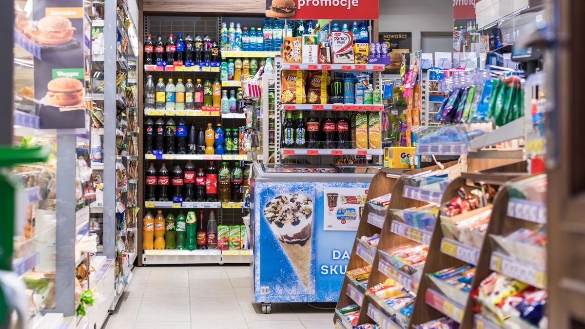 Stock ArZifot: Arkadiusz Ziolek/ East News. Warszawa.    n/z Widok na sklep spozywczy od srodka.ARKADIUSZ ZIOLEK