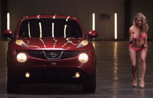 Nissan Juke vs. modelka [wideo]