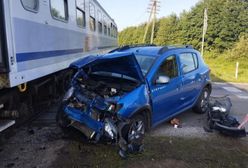 Wjechali pod pociąg. 18-letni kierowca miał prawo jazdy od 4 tygodni