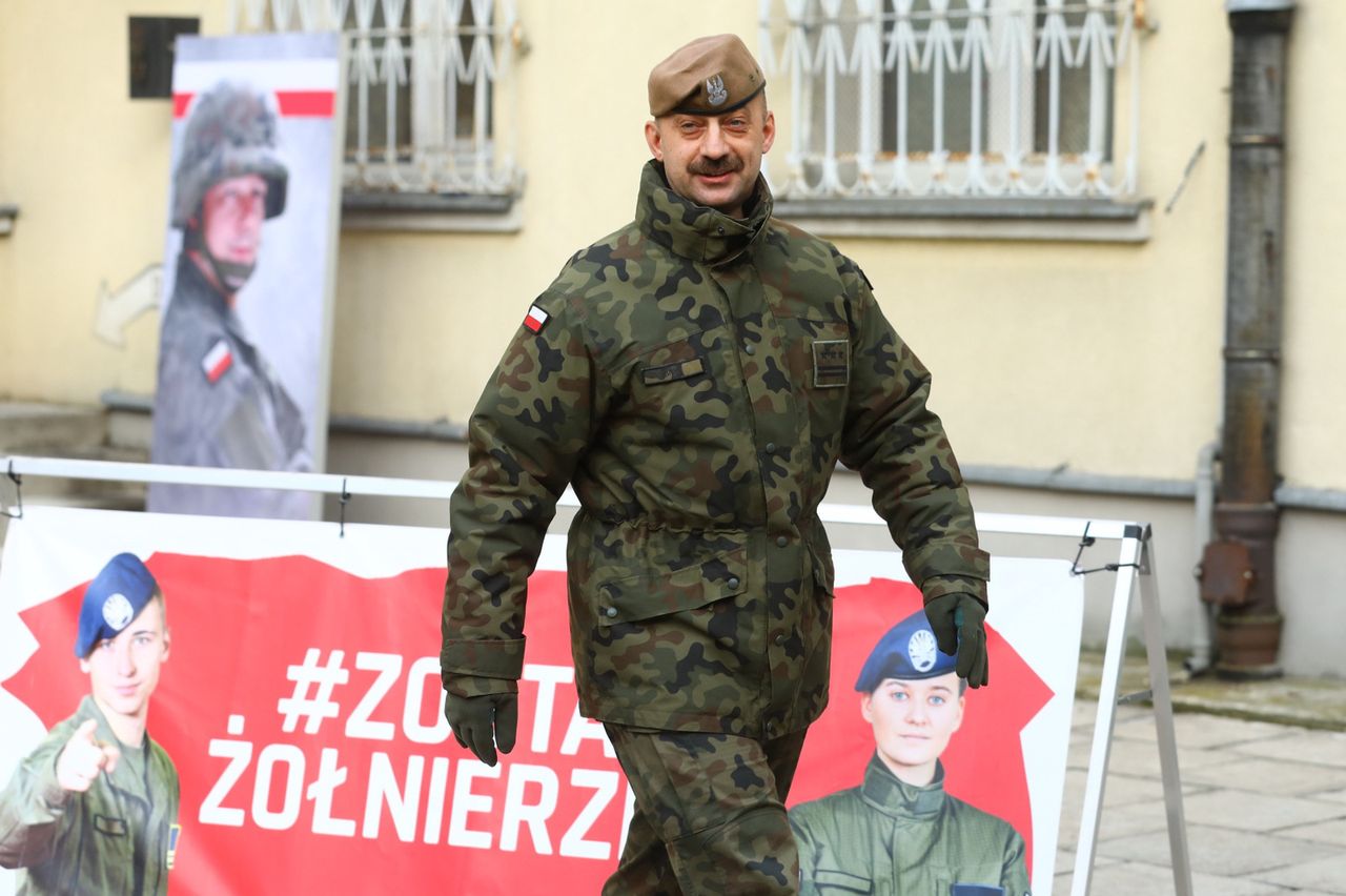 Zamieszanie z poborem do wojska. MON tłumaczy, kto dostanie "zaproszenie"