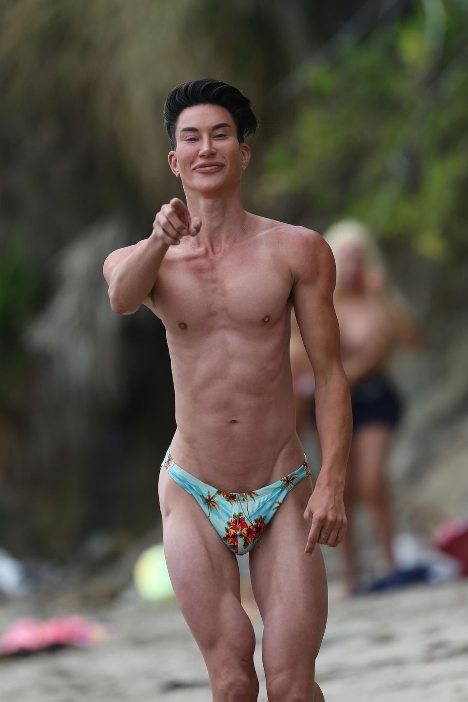 "Żywy Ken" na plaży w Malibu