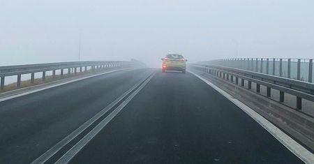 Używaj z głową i pamiętaj: światło przeciwmgłowe wypala oczy
