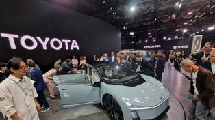 Akumulatory z elektrolitem stałym, wodór, czy paliwa o neutralnym śladzie węglowym? Oto w którym kierunku zmierza Toyota