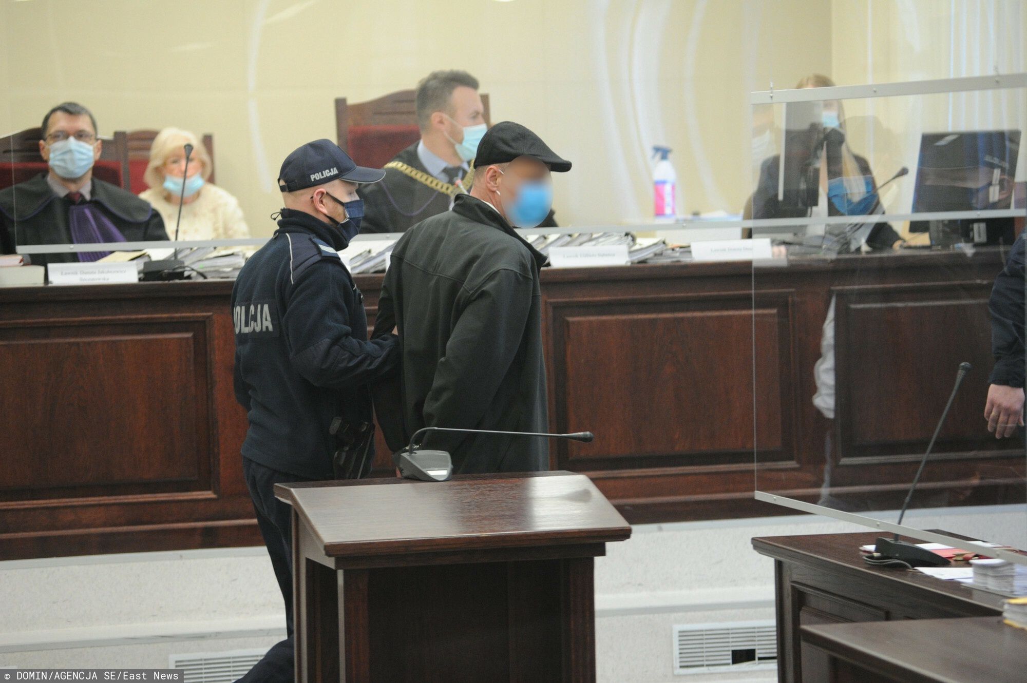 Ruszy? proces kanibali spod ChoszcznaPHOTO DOMIN SE/SUPER EXPRESS SZCZECIN POCZATEK PROCESU CZTERECH MEZCZYZN OSKARZONYCH O KANIBALIZM N/Z ROBERT M . 22/02/2021 UWAGA BRAK ZGODY NA WIZERUNEK WSZYSTKIE ZDJECIA NA HTTP://AGENCJA.SE.COM.PL KANIBALE,SAD,PROCES,SZCZECIN,KANIBALIZM,SMAKOSZEDOMIN