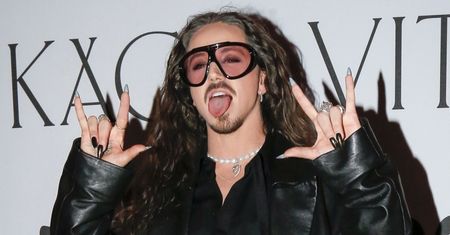 Michał Szpak odsłania POŚLADEK na środku kalifornijskiej ulicy (FOTO)