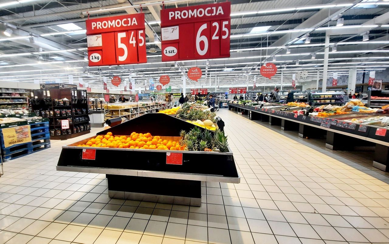 To kupują teraz Polacy. Mniej w lodówce, więcej w szafie i salonie