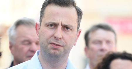 Zamość. Politycy komentują podpalenie punktu szczepień. "Dość cackania się z przestępcami!"
