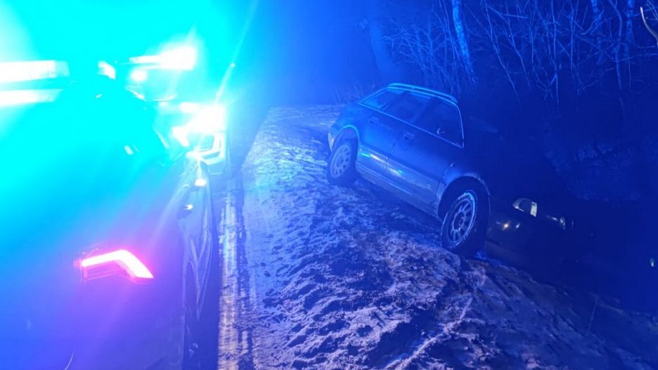Miał 3 promile, zjechał audi do rowu, kierował bez uprawnień