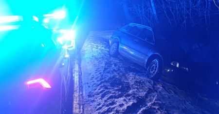 Miał 3 promile, zjechał audi do rowu, kierował bez uprawnień. "Nie wiem, co mnie podkusiło"