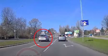 Nagrał policjantów i ich zgłosił. Niebywałe, jaką karę dostali