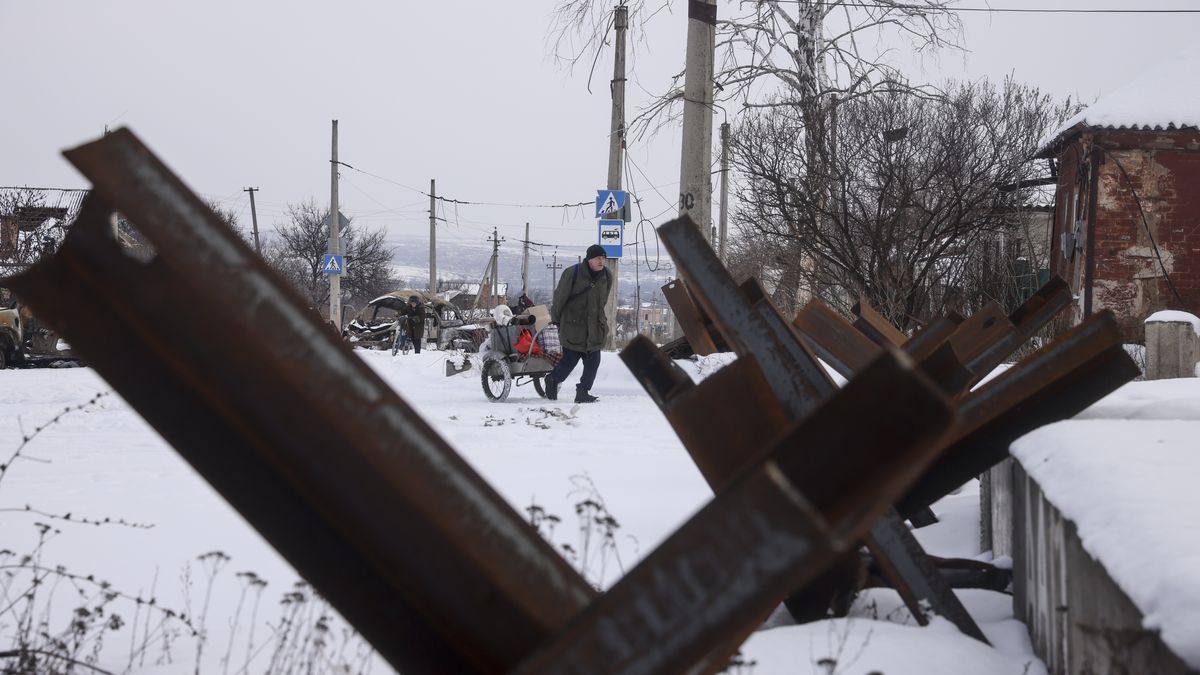 DONETSK, UKRAINE - FEBRUARY 17: A Ukrainian man carries belongings amid Russia-Ukraine war in Bakhmut, Donetsk, Ukraine on February 17, 2023. (Photo by Yevhen Titov/Anadolu Agency via Getty Images)