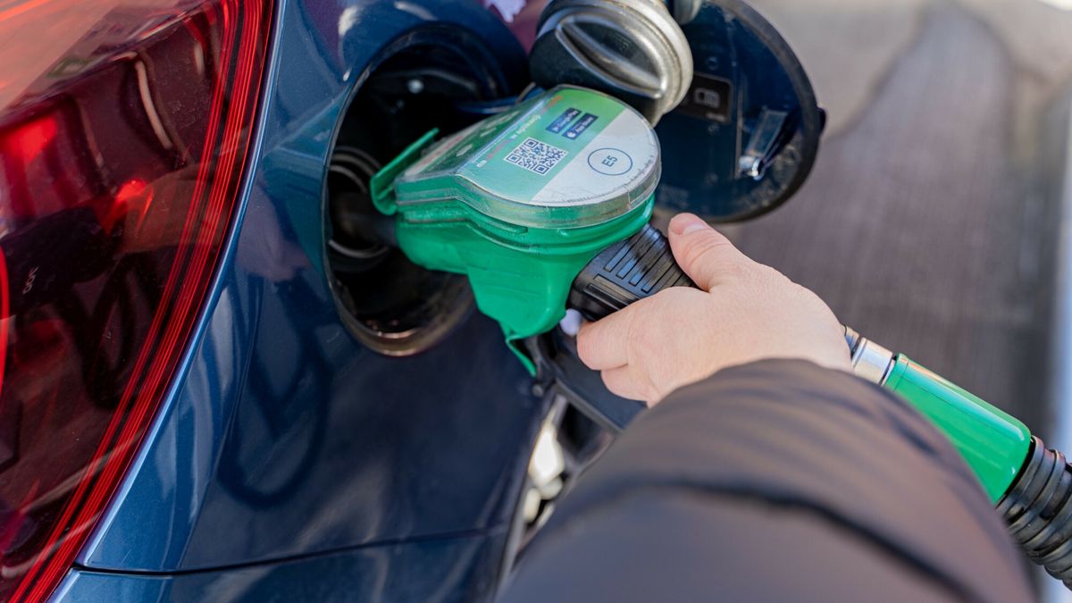 Co najmniej kilkanaście samochodów uległo awarii po zatankowaniu paliwa na stacji w Koszalinie. Zdjęcie poglądowe