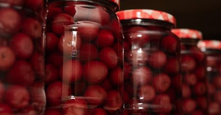 Babcia co roku robiła zapas na zimę, dziś mało kto sięga po ten przepis. Konkurencja dla sklepowych napojów