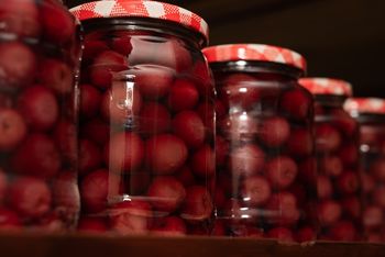 Babcia co roku robiła zapas na zimę, dziś mało kto sięga po ten przepis. Konkurencja dla sklepowych napojów