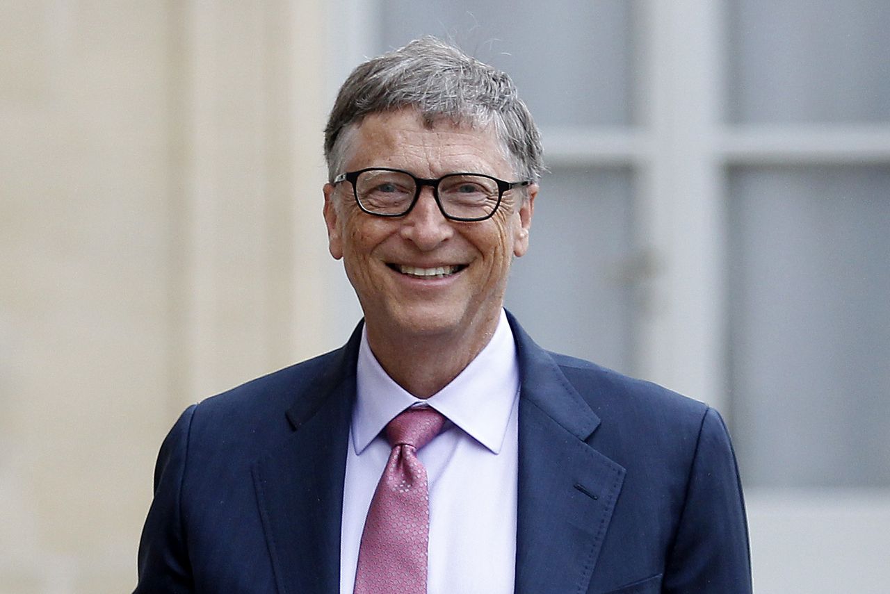 Bill Gates korzysta z telefonu marki Samsung /fot. GettyImages