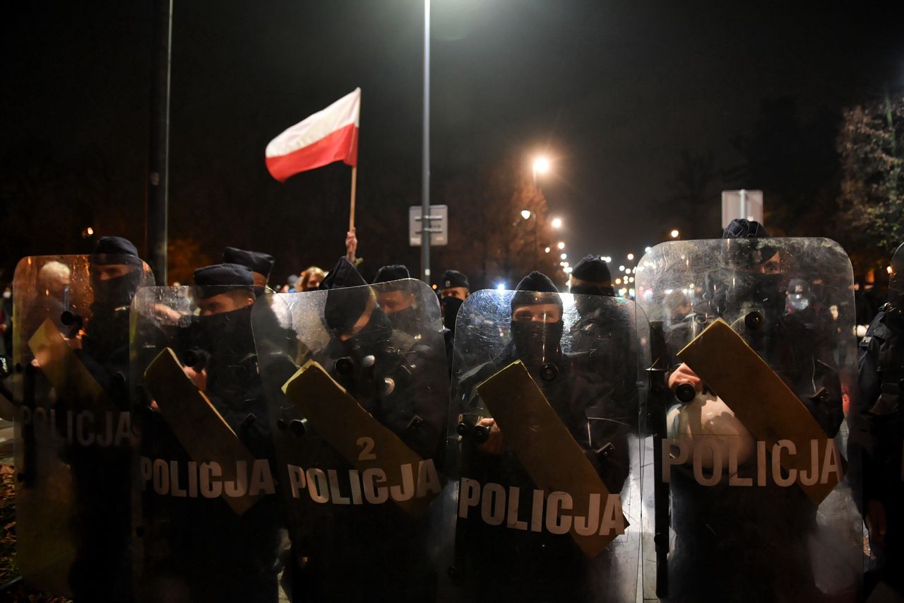 Strajk Kobiet w Warszawie. Nagrania z akcji policji