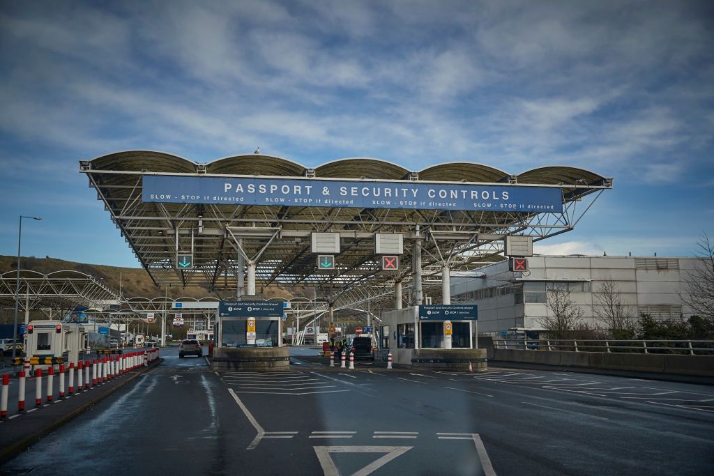 Odprawa paszportowa przed wjazdem do Eurotunelu