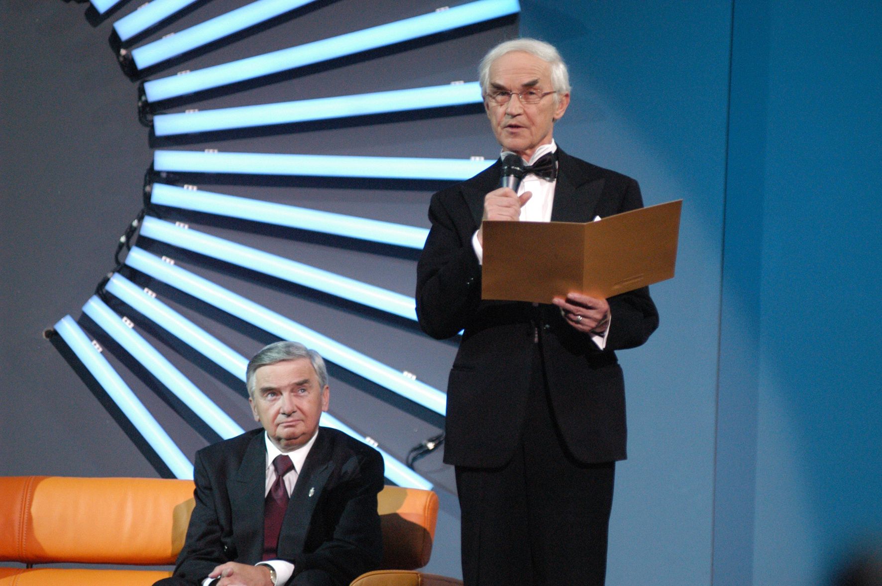 Ksawery Jasieński i Tadeusz Sznuk, gala 80-lecia Polskiego Radia