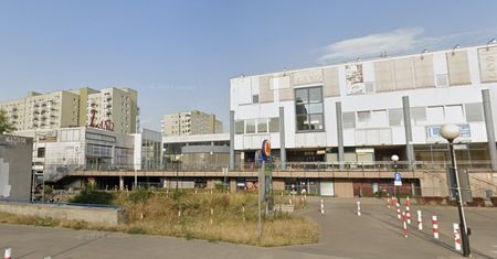 Koniec znanego centrum handlowego w Warszawie. Powstanie biurowiec