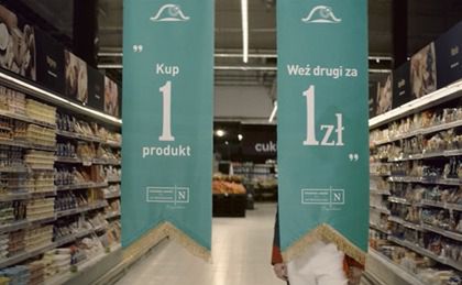 Promocje w Biedronce, Lidlu, a teraz w Carrefourze. Kto jeszcze włączy się w wojnę cenową?