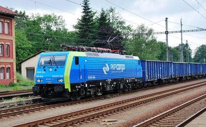 Pracownicy płacą za groźbę strajku w PKP Cargo