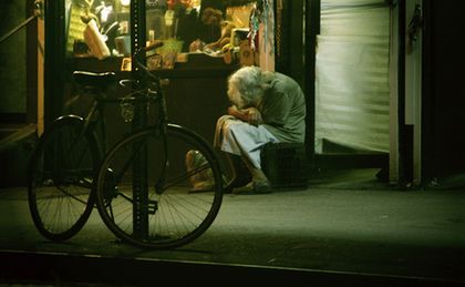 Bezdomna zmarła i zostawiła... 52 tysiące euro. Szukają spadkobiercy