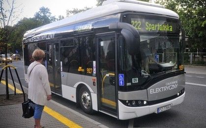 Elektryczny autobus to opłacalna inwestycja. Przekonuje się o tym Warszawa
