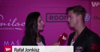 Rafał Jonkisz zarabia wystarczająco, aby się utrzymać i pomóc mamie