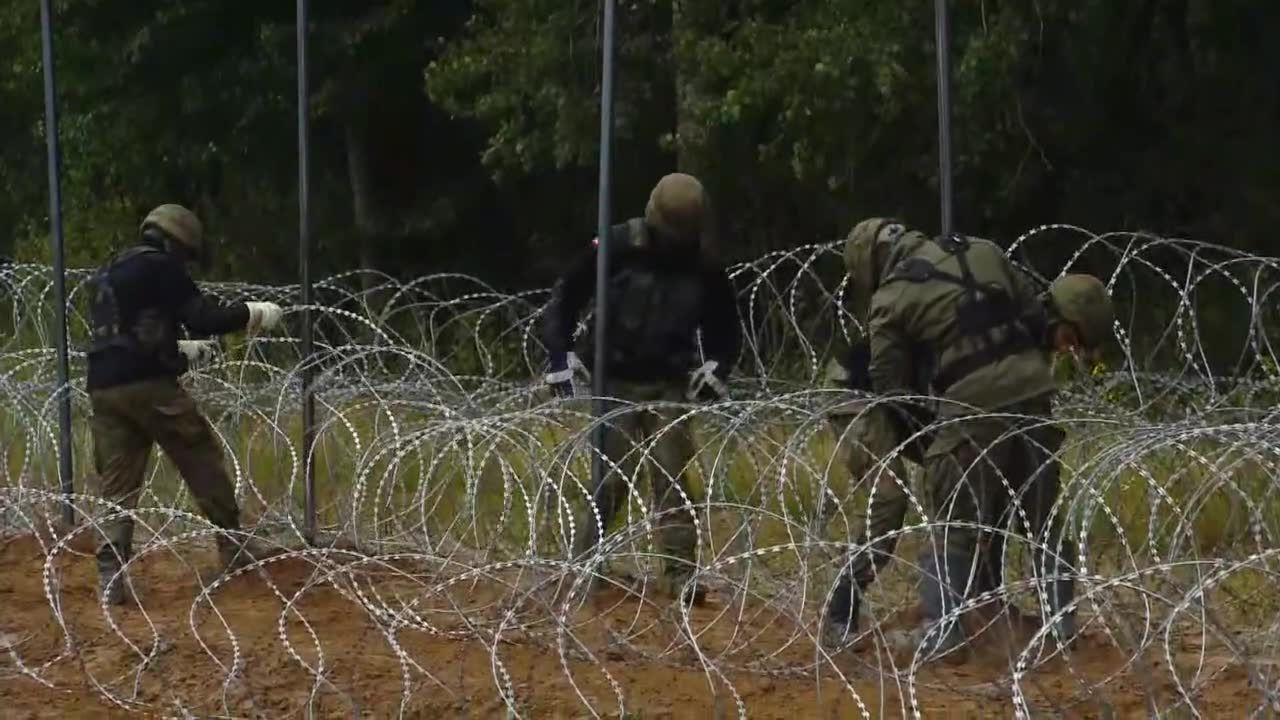 Trwa budowa ogrodzenia na granicy polsko-białoruskiej. Powstało już dziewięć kilometrów.