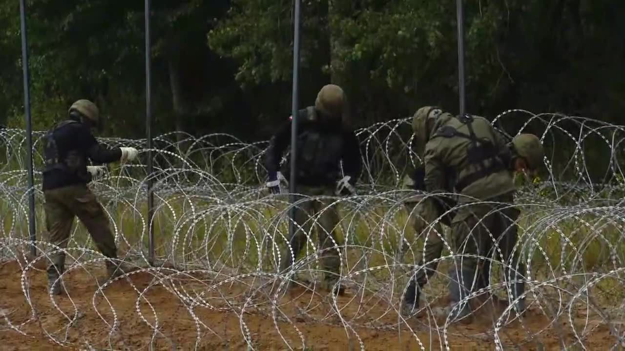 Trwa budowa ogrodzenia na granicy polsko-białoruskiej. Powstało już dziewięć kilometrów.