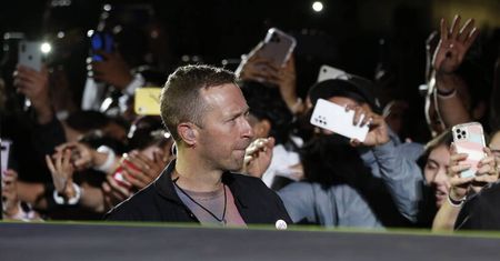 Lider grupy Coldplay jest poważnie chory. Zespół przekłada koncerty.
