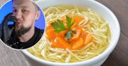 Pokazał, jak zrobić pyszny rosół na kaca. "Tak smaczny, że przyjmie się na pewno"