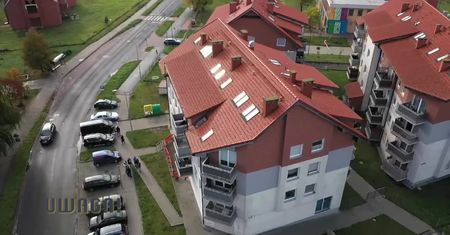 Ugięły się stropy i pękły ściany. Mieszkańcy nie mogą wrócić do swoich mieszkań.