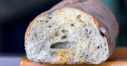 Nie zauważyłeś, że chleb był spleśniały? Sprawdź, co się stanie po jego zjedzeniu