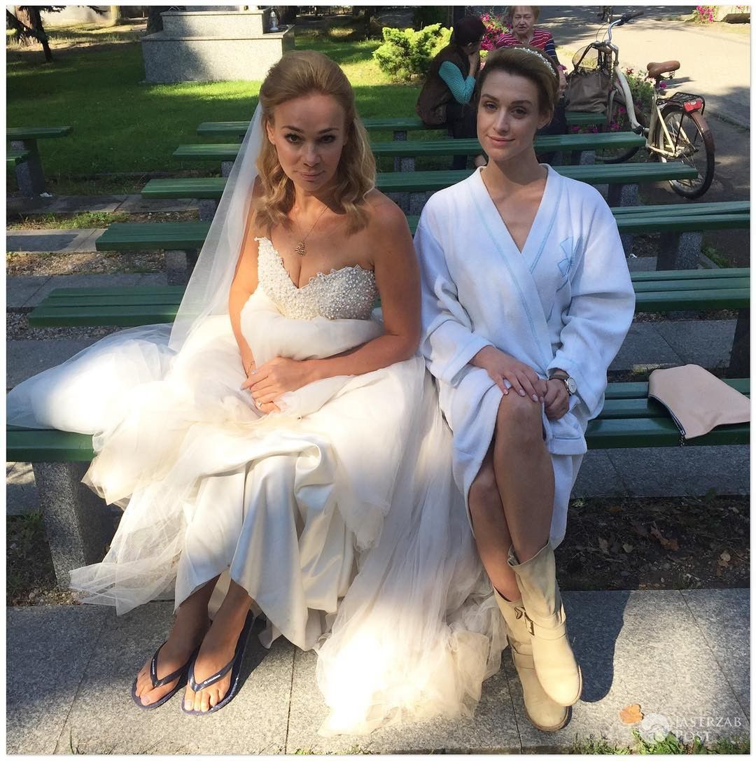 Sonia Bohosiewicz w sukni ślubnej i Julia Kamińska