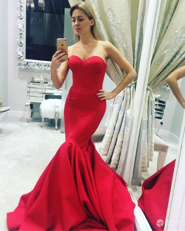 Agnieszka Hyży w czerwonej sukni