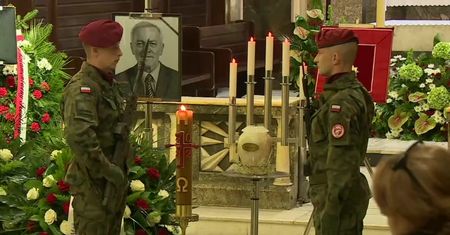 Pogrzeb działacza “Solidarności” Mieczysława Gila. Pośmiertne odznaczenie od prezydenta