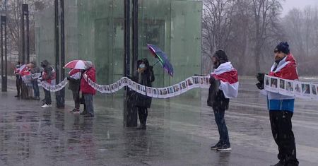 “Łańcuch solidarności” we Wrocławiu. Manifestacja wsparcia dla więźniów białoruskiego reżimu