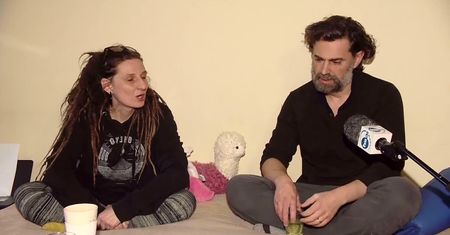 “Aktywiści szukali zaginionego Syryjczyka”. Mundurowi ich otoczyli, odbezpieczyli broń i zabrali telefony