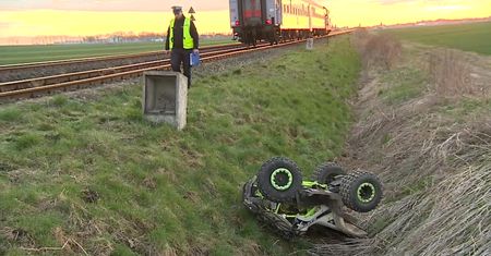 11-latek kierujący quadem wjechał pod pociąg na niestrzeżonym przejeździe w woj. opolskim. W stanie ciężkim trafił do szpitala
