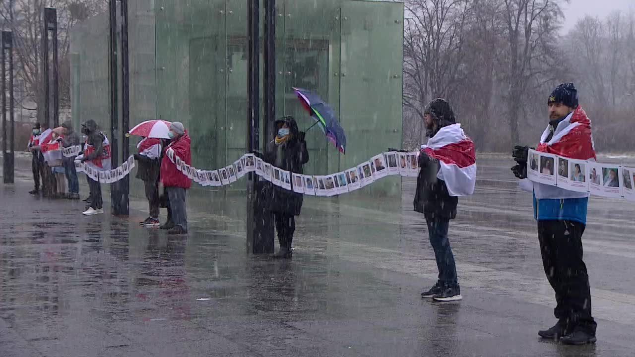 “Łańcuch solidarności” we Wrocławiu. Manifestacja wsparcia dla więźniów białoruskiego reżimu