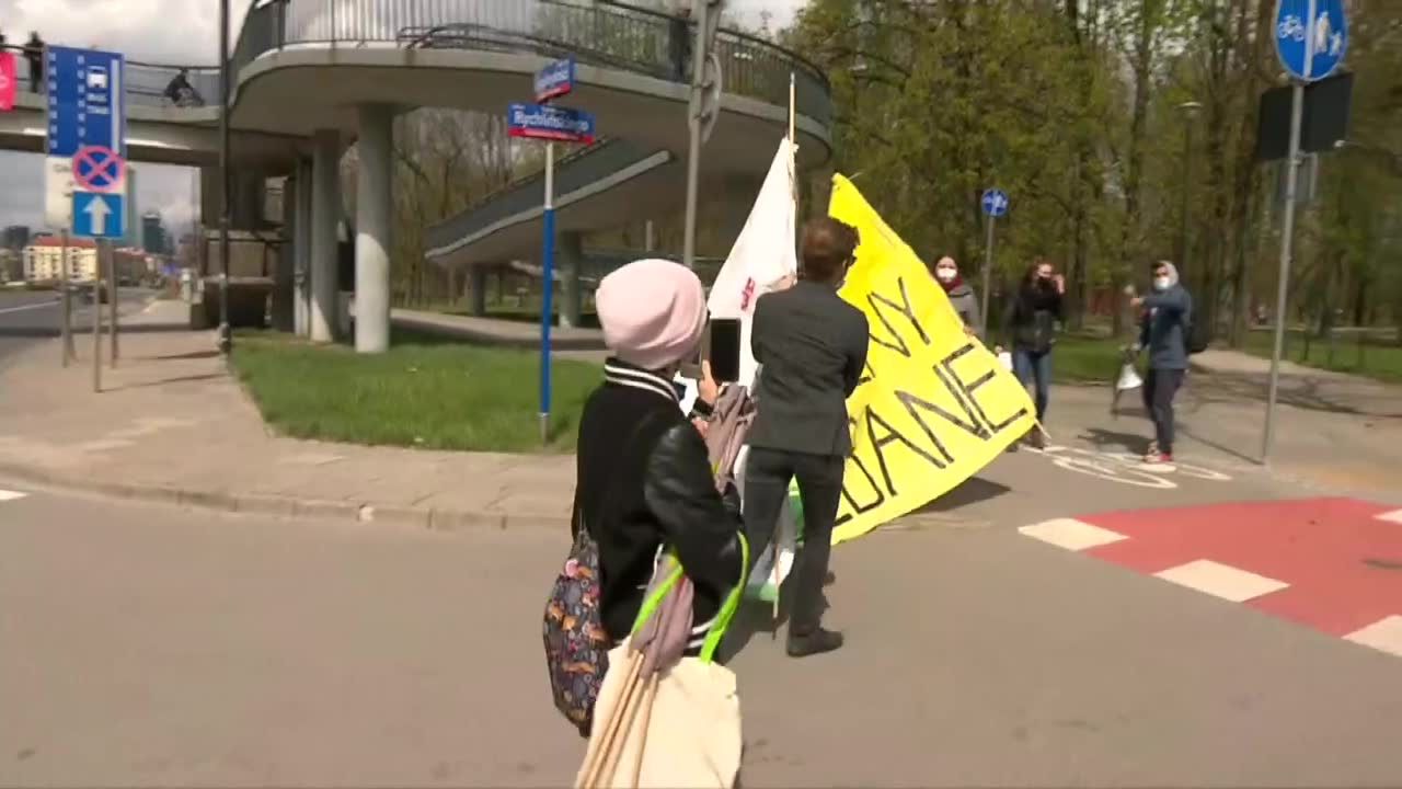 Aktywiści Extinction Rebellion zablokowali ulice w Warszawie