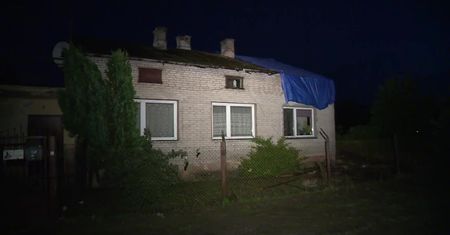 Skutki nawałnic, które przeszły nad Polską – uszkodzone dachy, podtopienia i powalone drzewa